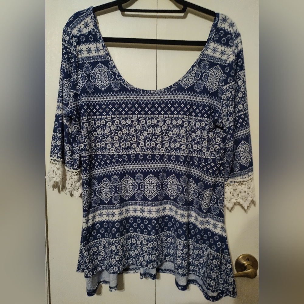 XL Rue 21 Tunic with Lace Three Quarter Length Sleeves!